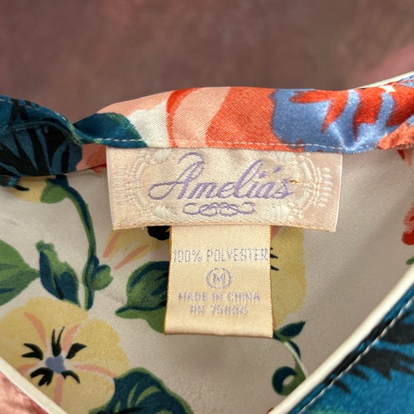 Beautiful Amelia’s floral multi colored short nightgown Size Medium - Picture 3 of 3